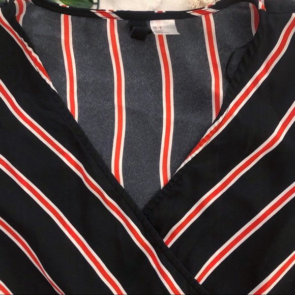 Cropped V crossover chiffon blouse - Picture 5 of 6